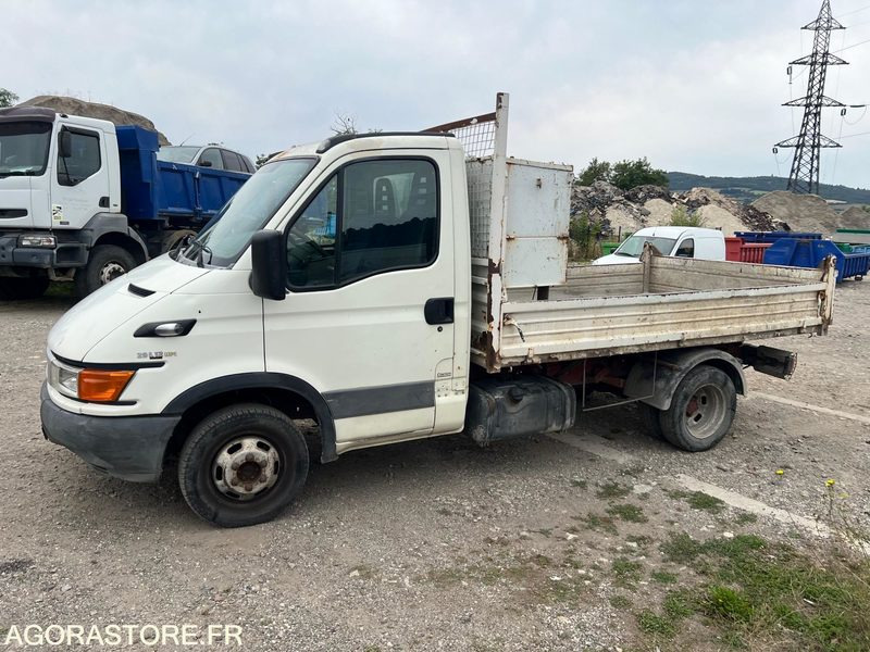 IVECO BENNE 35C12 - Transportbil med tippflak: bild 2 IVECO BENNE 35C12 - Transportbil med tippflak: bild 2