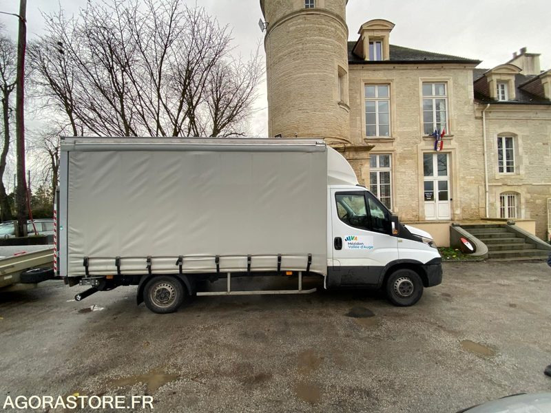 IVECO Daily 35-160 Caisse - 2018 - 126 000 km - Skåpbil: bild 1 IVECO Daily 35-160 Caisse - 2018 - 126 000 km - Skåpbil: bild 1