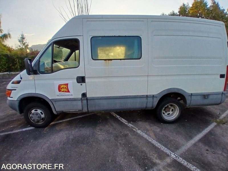 Iveco Daily – Diesel – 2004-172 288 KM - Skåpbil: bild 2 Iveco Daily – Diesel – 2004-172 288 KM - Skåpbil: bild 2