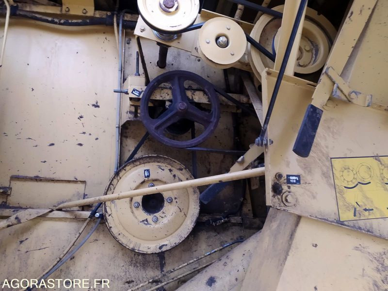 MOISSONNEUSE BATTEUSE NEW HOLLAND - 1997 - MOTEUR 4140H ET BATTEUR 5260H - Lantbruksmaskiner: bild 4 MOISSONNEUSE BATTEUSE NEW HOLLAND - 1997 - MOTEUR 4140H ET BATTEUR 5260H - Lantbruksmaskiner: bild 4