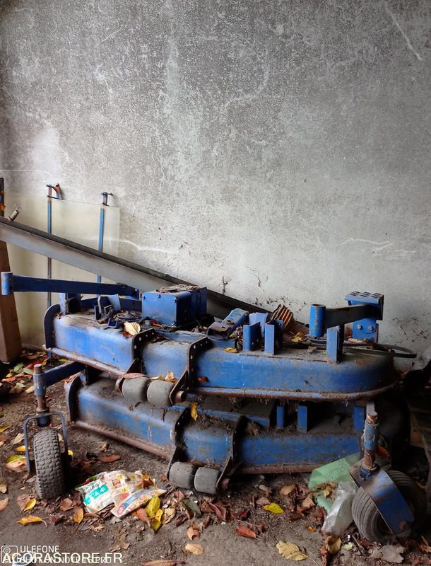 Lot de 2 plateaux de coupe tondeuse Iseki 310 / 370 - Lantbruksmaskiner: bild 1 Lot de 2 plateaux de coupe tondeuse Iseki 310 / 370 - Lantbruksmaskiner: bild 1