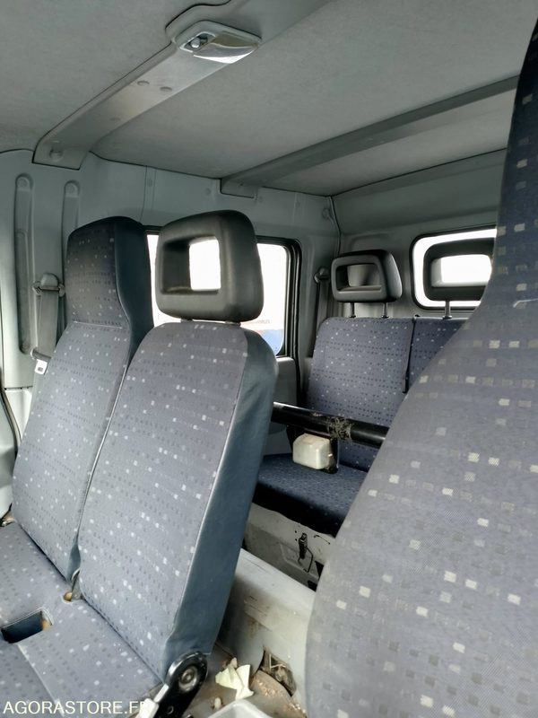 MITSUBISHI CANTER ( MOTEUR HS ) - Lastbil: bild 2 MITSUBISHI CANTER ( MOTEUR HS ) - Lastbil: bild 2