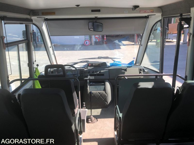 MINI-BUS MERCEDES VARIO - 127178 kms - 2000 - Minibuss, Persontransport: bild 4 MINI-BUS MERCEDES VARIO - 127178 kms - 2000 - Minibuss, Persontransport: bild 4