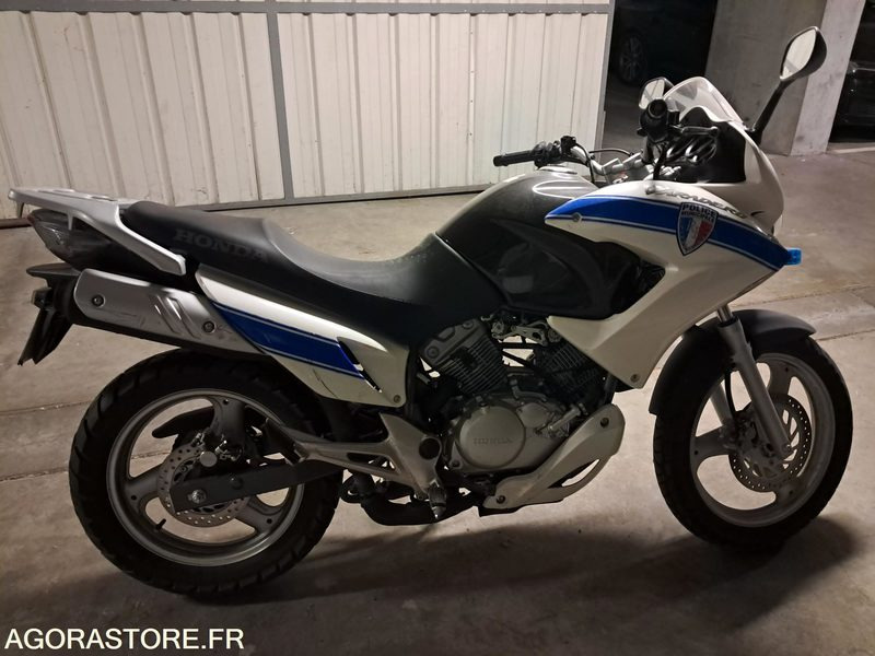 MOTO HONDA VARADERO 125 - POLICE MUNICIPALE - Motorcykel: bild 2 MOTO HONDA VARADERO 125 - POLICE MUNICIPALE - Motorcykel: bild 2