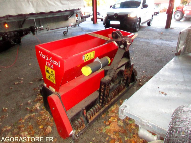 Machine pour réengazonner terrains de sport - REDEXIM Verti-Seed-1204 - Såmaskin: bild 1 Machine pour réengazonner terrains de sport - REDEXIM Verti-Seed-1204 - Såmaskin: bild 1