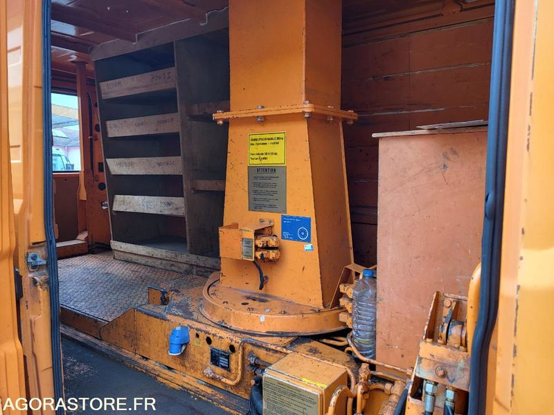 FOURGON NACELLE PL sans contrôle technique - Materialhanteringsutrustning: bild 1 FOURGON NACELLE PL sans contrôle technique - Materialhanteringsutrustning: bild 1