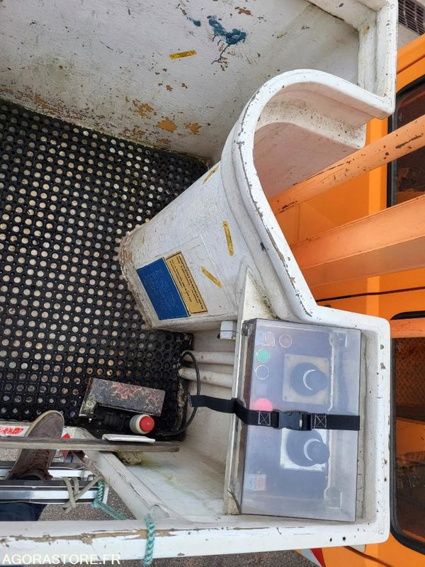 FOURGON NACELLE PL sans contrôle technique - Materialhanteringsutrustning: bild 4 FOURGON NACELLE PL sans contrôle technique - Materialhanteringsutrustning: bild 4