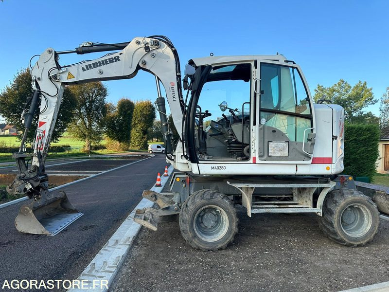 PELLES SUR PNEUS - LIEBHERR - A910 COMPACT- 2014 / 10242 HEURES (M40280) - Grävmaskin: bild 1 PELLES SUR PNEUS - LIEBHERR - A910 COMPACT- 2014 / 10242 HEURES (M40280) - Grävmaskin: bild 1