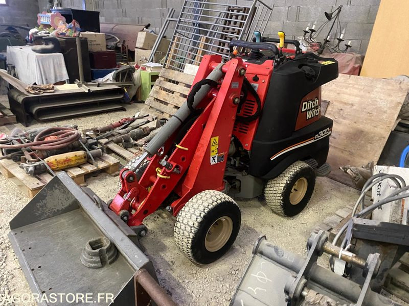 PORTE-OUTILS DITCH WITCH ZAHN R300 - Lastare: bild 1 PORTE-OUTILS DITCH WITCH ZAHN R300 - Lastare: bild 1