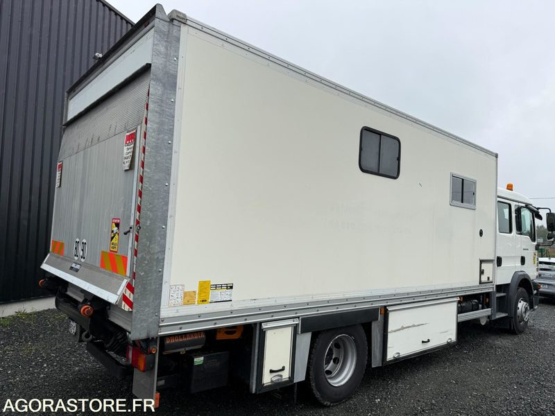 Porteur MAN TGM 15.250 cabine 7 places caisson base vie atelier hayon - 20500KM- - Lastbil med skåp: bild 2 Porteur MAN TGM 15.250 cabine 7 places caisson base vie atelier hayon - 20500KM- - Lastbil med skåp: bild 2