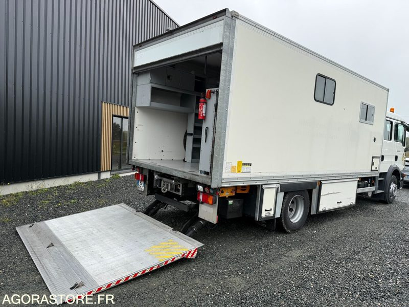Porteur MAN TGM 15.250 cabine 7 places caisson base vie atelier hayon - 20500KM- - Lastbil med skåp: bild 3 Porteur MAN TGM 15.250 cabine 7 places caisson base vie atelier hayon - 20500KM- - Lastbil med skåp: bild 3