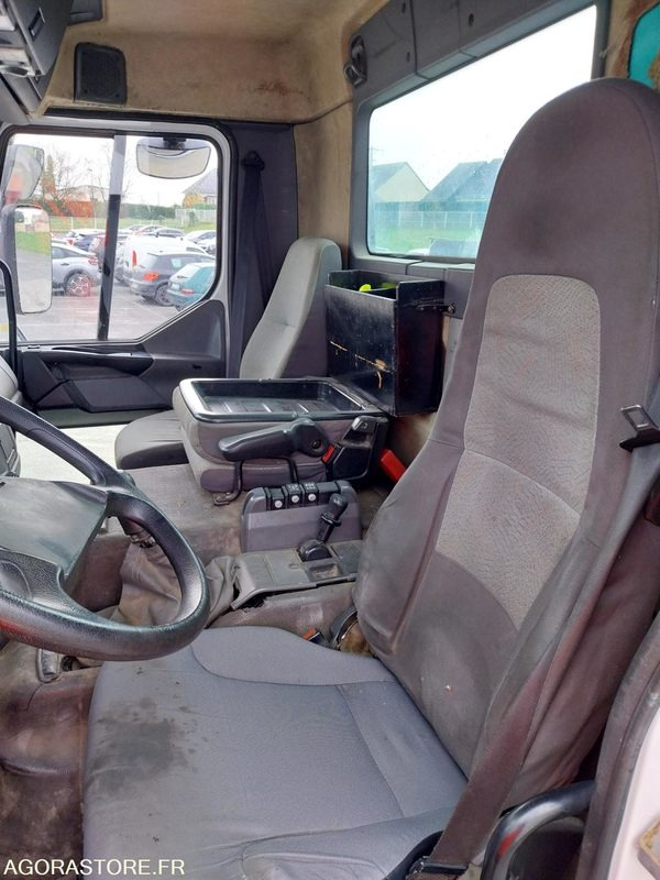 Leasa  RENAULT KERAX 370-26 / 2004 / 715710 Km avec peinture neuve RENAULT KERAX 370-26 / 2004 / 715710 Km avec peinture neuve: bild 6