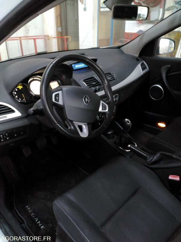 RENAULT MEGANE DIESEL - Personbil: bild 5 RENAULT MEGANE DIESEL - Personbil: bild 5