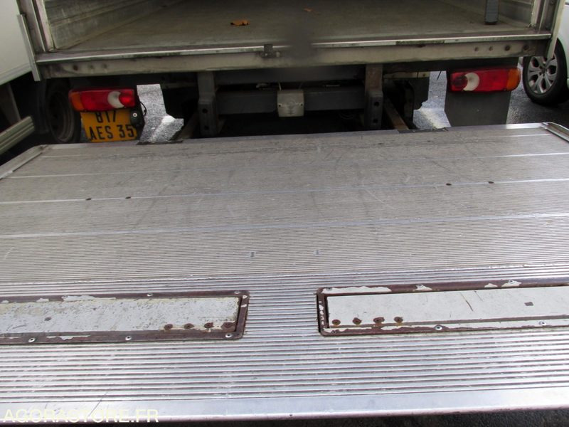 RENAULT MIDLUM M180 - Skåpbil: bild 5 RENAULT MIDLUM M180 - Skåpbil: bild 5