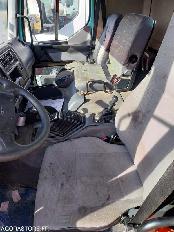 RENAULT PREMIUM 300-19 / 2001 / 816 010 km - Chassi lastbil: bild 5 RENAULT PREMIUM 300-19 / 2001 / 816 010 km - Chassi lastbil: bild 5