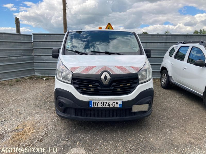 RENAULT TRAFIC - 2015 / 227603 KM (DY-974-GY) (MVU228) - Skåpbil: bild 2 RENAULT TRAFIC - 2015 / 227603 KM (DY-974-GY) (MVU228) - Skåpbil: bild 2