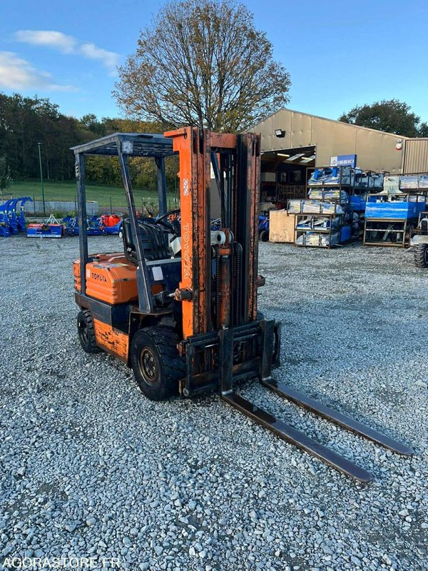 TOYOTA chariot levée libre TOYOTA 025FD18 Diesel - Dieseltruck: bild 2 TOYOTA chariot levée libre TOYOTA 025FD18 Diesel - Dieseltruck: bild 2