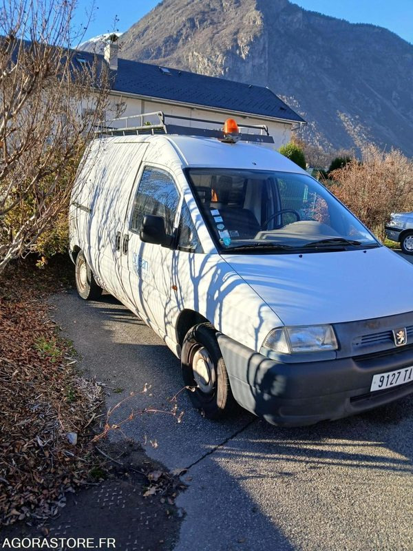 PEUGEOT EXPERT EN L'ETAT REMORQUE IMPERATIVE POUR ENLEVEMENT DU VEHICULE - Transportbil: bild 3 PEUGEOT EXPERT EN L'ETAT REMORQUE IMPERATIVE POUR ENLEVEMENT DU VEHICULE - Transportbil: bild 3