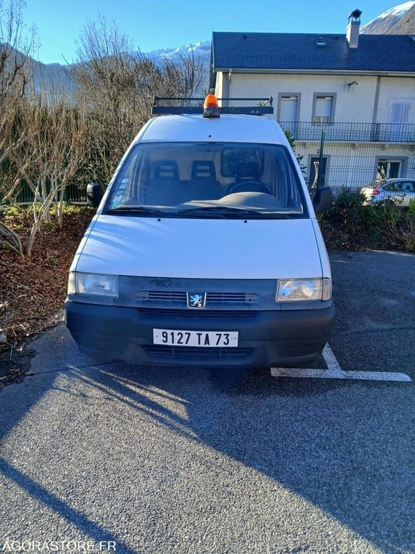 PEUGEOT EXPERT EN L'ETAT REMORQUE IMPERATIVE POUR ENLEVEMENT DU VEHICULE - Transportbil: bild 2 PEUGEOT EXPERT EN L'ETAT REMORQUE IMPERATIVE POUR ENLEVEMENT DU VEHICULE - Transportbil: bild 2