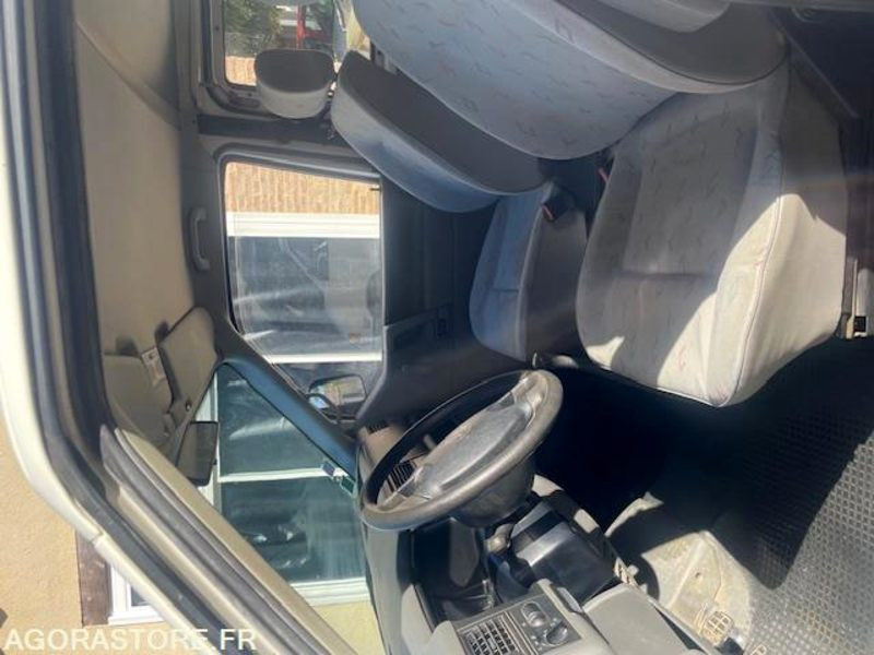 VOLKSWAGEN TRANSPORT 9 PLACES - Minibuss, Persontransport: bild 3 VOLKSWAGEN TRANSPORT 9 PLACES - Minibuss, Persontransport: bild 3