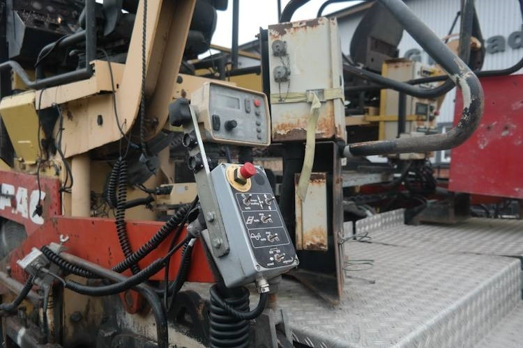 Dynapack F121 4WD - Asfaltläggare: bild 4 Dynapack F121 4WD - Asfaltläggare: bild 4