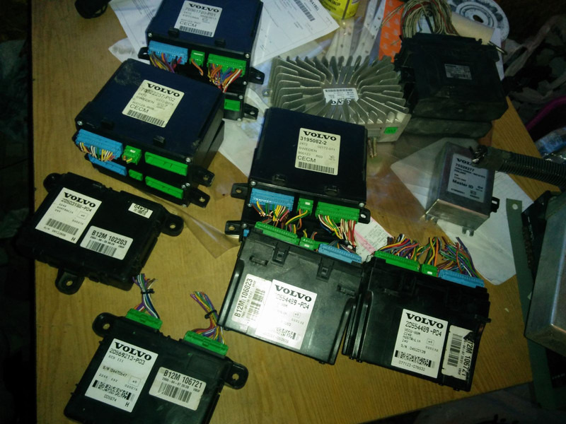 Volvo 20503188-P04.3195082-2 R03 - Kontrollenhet: bild 1 Volvo 20503188-P04.3195082-2 R03 - Kontrollenhet: bild 1