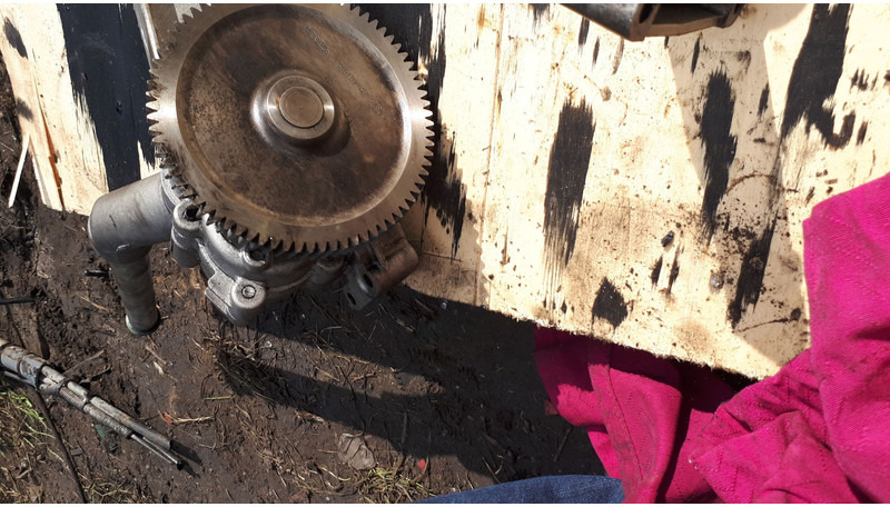 Volvo B10/ B12 = - Oljepump: bild 4 Volvo B10/ B12 = - Oljepump: bild 4