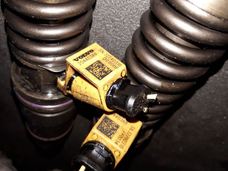 Volvo DCOOBF / Scania / D10a. D7a . D7C - Bränslefilter: bild 1 Volvo DCOOBF / Scania / D10a. D7a . D7C - Bränslefilter: bild 1