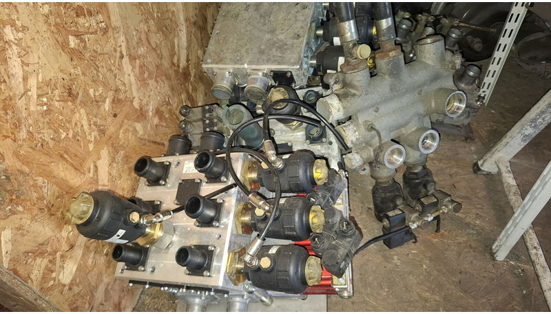 Volvo электроклапан отопления UWE Viking X3M-2 - Ventil: bild 1 Volvo электроклапан отопления UWE Viking X3M-2 - Ventil: bild 1