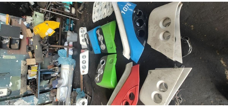 Volvo магнетолы . B12 . Ивеко - Stötfångare: bild 2 Volvo магнетолы . B12 . Ивеко - Stötfångare: bild 2