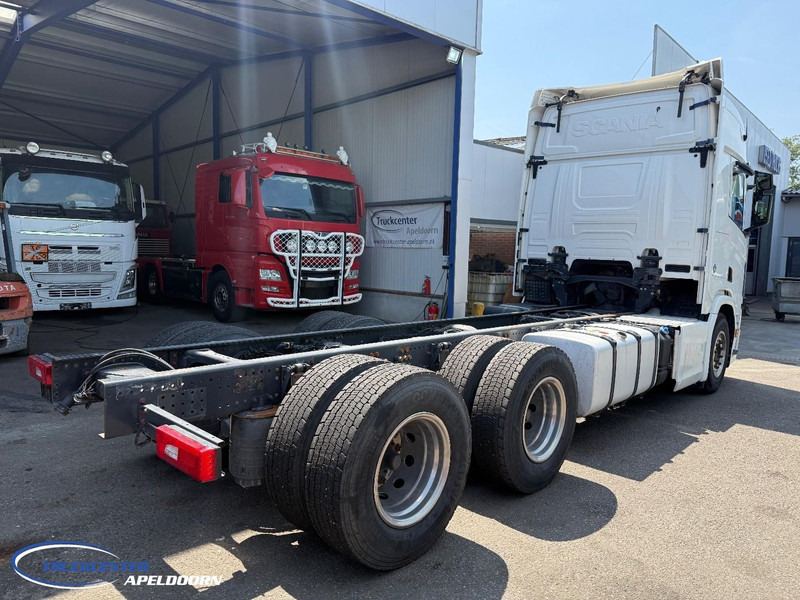 Scania R650 V8 NGS 6x4, Standclima, Retarder, PTO, 9000 kg Vooras - Chassi lastbil: bild 2 Scania R650 V8 NGS 6x4, Standclima, Retarder, PTO, 9000 kg Vooras - Chassi lastbil: bild 2