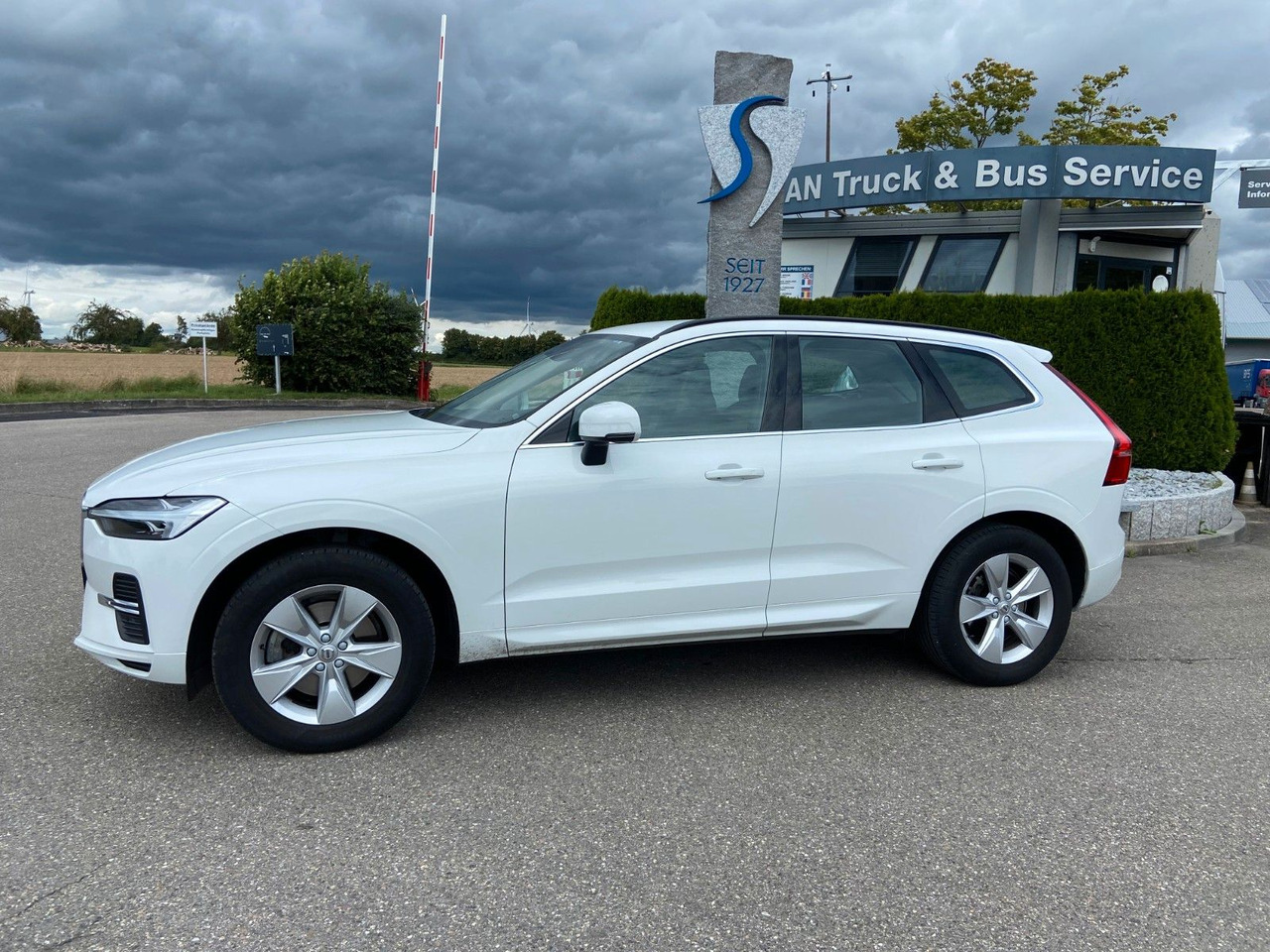 Volvo XC 60 XC60 Momentum Pro AWD - SUV: bild 1 Volvo XC 60 XC60 Momentum Pro AWD - SUV: bild 1