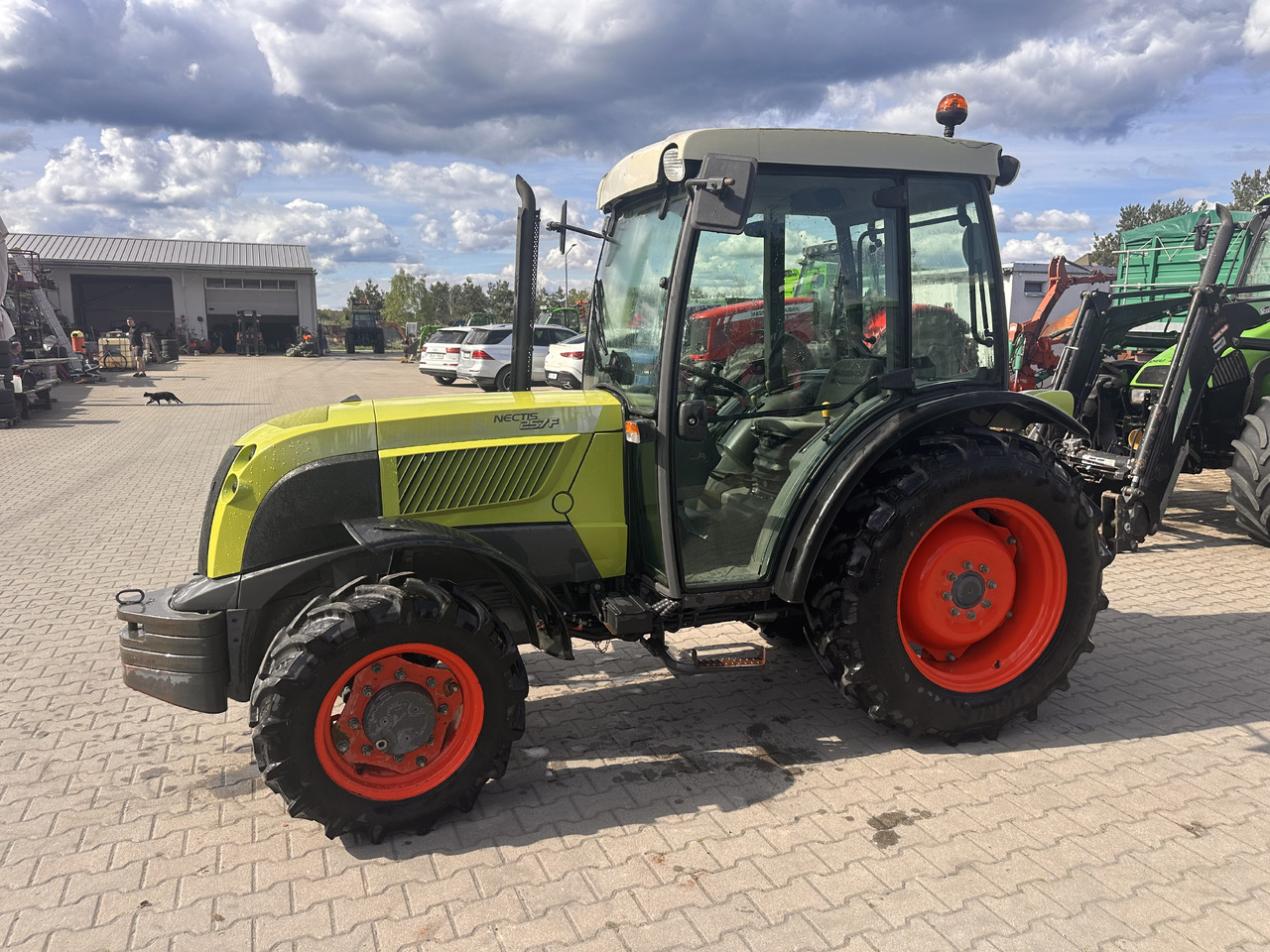 CLAAS NECTIS 257F - Traktor: bild 1 CLAAS NECTIS 257F - Traktor: bild 1