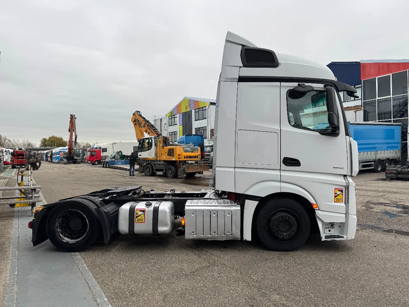 Mercedes-Benz Actros 1842 4X2 EURO 6 MEGA DOUBLE TANK - Dragbil: bild 4 Mercedes-Benz Actros 1842 4X2 EURO 6 MEGA DOUBLE TANK - Dragbil: bild 4