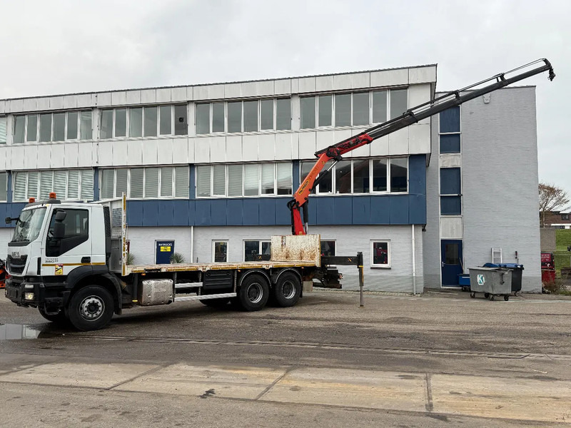 Iveco Trakker 360 6X4 EURO 6 + PALFINGER PK20001K + REMOTE CONTROL - Flakbil, Kranbil: bild 2 Iveco Trakker 360 6X4 EURO 6 + PALFINGER PK20001K + REMOTE CONTROL - Flakbil, Kranbil: bild 2