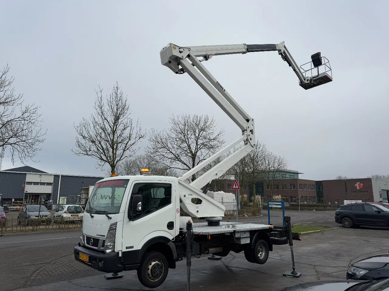 Nissan Cabstar 35.12 + ISOLI 21 METER AERIAL PLATFORM - Transportbil: bild 1 Nissan Cabstar 35.12 + ISOLI 21 METER AERIAL PLATFORM - Transportbil: bild 1