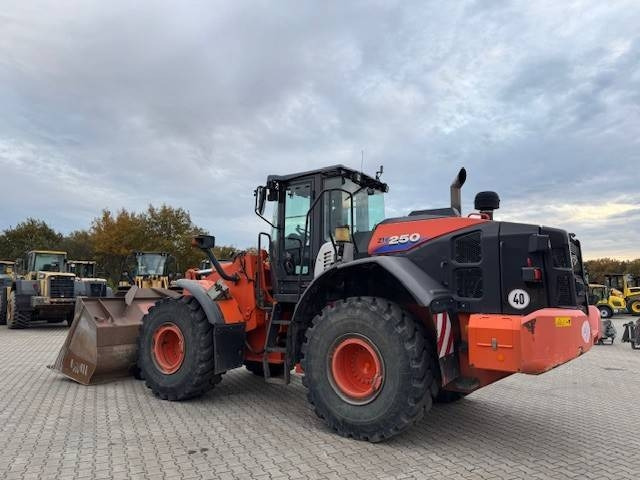 Hitachi ZW 250-6 - Hjullastare: bild 1 Hitachi ZW 250-6 - Hjullastare: bild 1