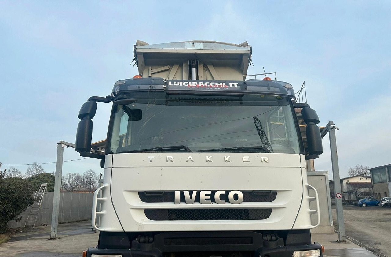 Tippbil lastbil Iveco Trakker 450 euro 5: bild 9
