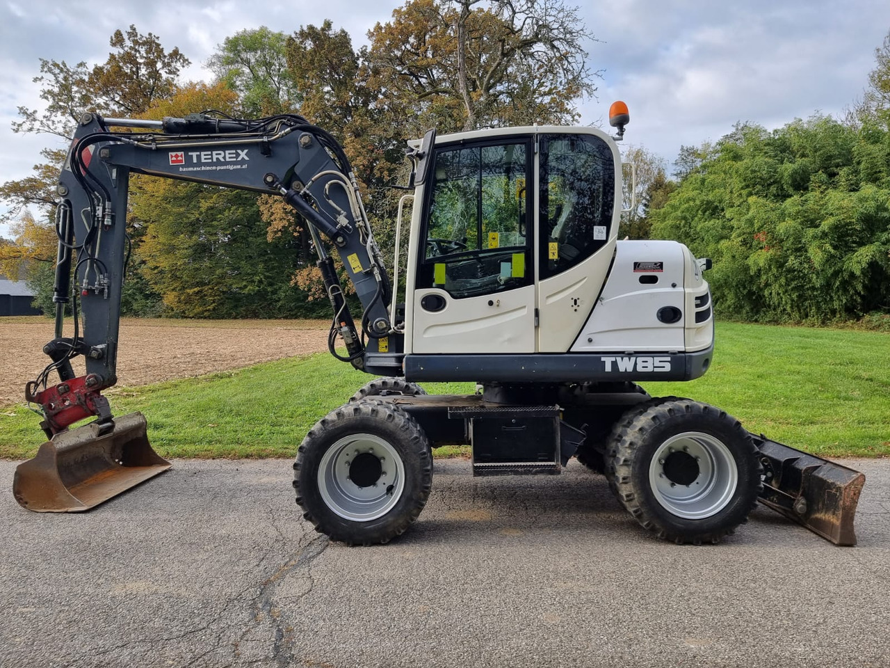 Terex TW 85 - Grävmaskin på däck: bild 1 Terex TW 85 - Grävmaskin på däck: bild 1