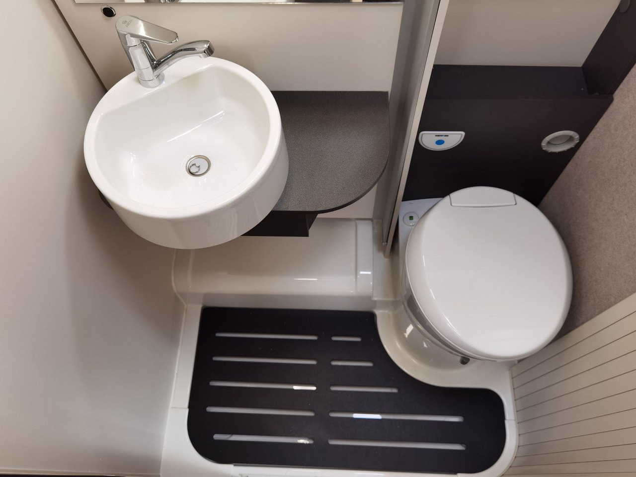 Halvintegrerad husbil Forster T 599 HBN COUPÈ /-2025-/165PS / SILVER - EDITION: bild 18 Halvintegrerad husbil Forster T 599 HBN COUPÈ /-2025-/165PS / SILVER - EDITION: bild 18