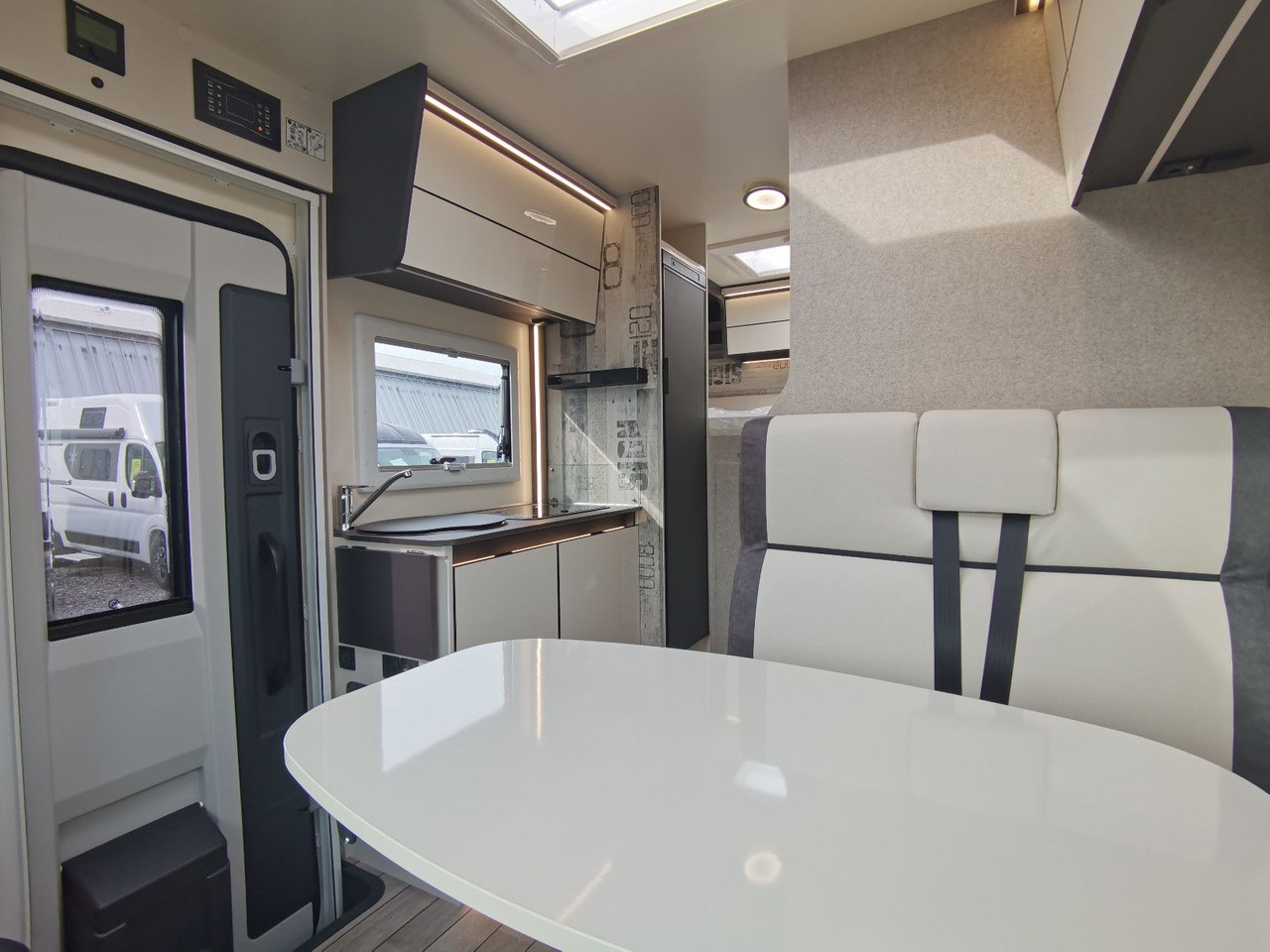 Halvintegrerad husbil Forster T 599 HBN COUPÈ /-2025-/165PS / SILVER - EDITION: bild 13 Halvintegrerad husbil Forster T 599 HBN COUPÈ /-2025-/165PS / SILVER - EDITION: bild 13