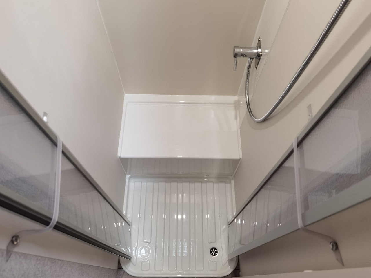 Halvintegrerad husbil Forster T 639 LF /-MODELL 2026- / XXL- HUBBETT & RAUMBAD: bild 23 Halvintegrerad husbil Forster T 639 LF /-MODELL 2026- / XXL- HUBBETT & RAUMBAD: bild 23