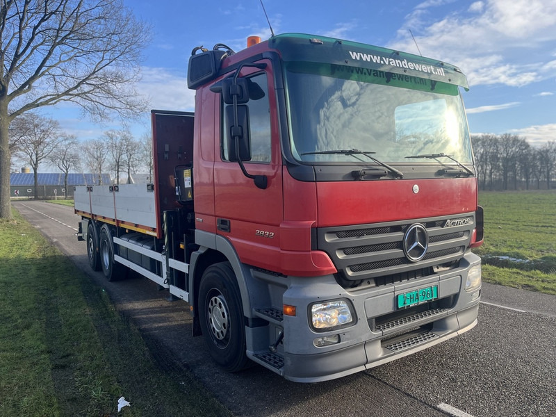 Mercedes-Benz ACTROS 2832 - MKG HKL140 - automaat - EURO5 -lift/stuur as - 600dkm - 2006 - Flakbil, Kranbil: bild 4 Mercedes-Benz ACTROS 2832 - MKG HKL140 - automaat - EURO5 -lift/stuur as - 600dkm - 2006 - Flakbil, Kranbil: bild 4