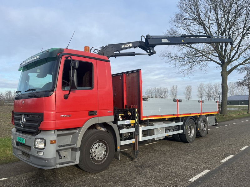 Mercedes-Benz ACTROS 2832 - MKG HKL140 - automaat - EURO5 -lift/stuur as - 600dkm - 2006 - Flakbil, Kranbil: bild 1 Mercedes-Benz ACTROS 2832 - MKG HKL140 - automaat - EURO5 -lift/stuur as - 600dkm - 2006 - Flakbil, Kranbil: bild 1