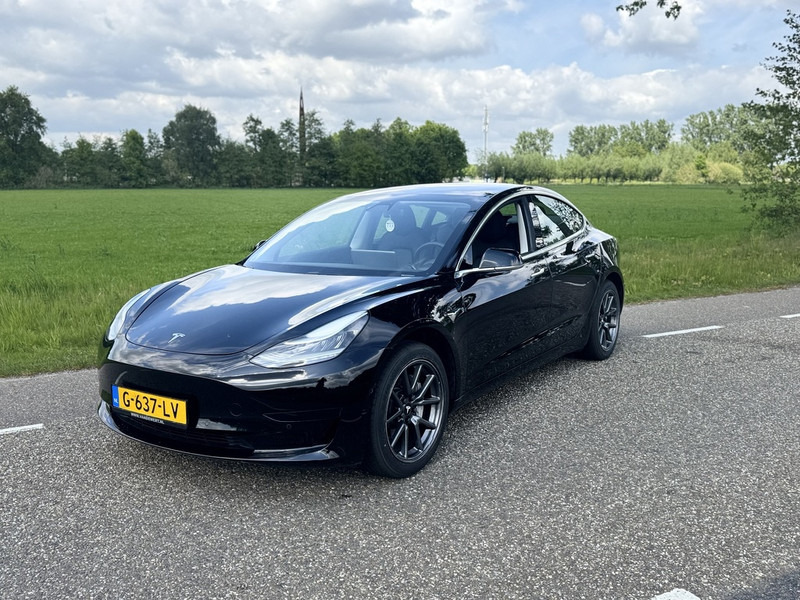 Tesla Model 3 - Sedan: bild 2 Tesla Model 3 - Sedan: bild 2