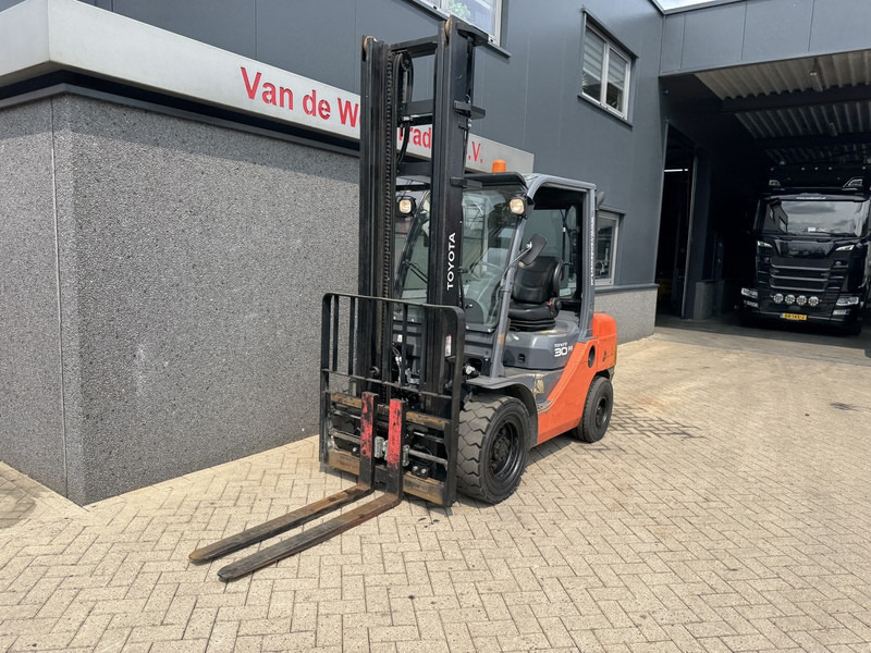 Toyota 02-8 FDF 30 - Dieseltruck: bild 3 Toyota 02-8 FDF 30 - Dieseltruck: bild 3