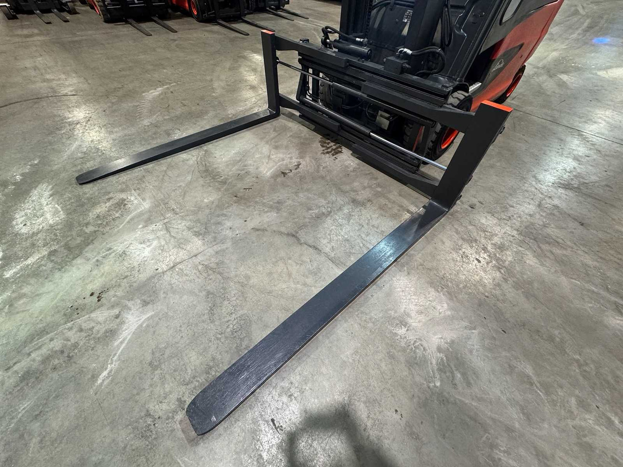 Motviktstruck 06/2023 SERVICE + UVV 11/2026 LINDE E35HL 3.500KG 3.+4. VALVE 180CM FORK ADJUSTER ELECTRIC FORKLIFT 8.839 HOURS: bild 9 Motviktstruck 06/2023 SERVICE + UVV 11/2026 LINDE E35HL 3.500KG 3.+4. VALVE 180CM FORK ADJUSTER ELECTRIC FORKLIFT 8.839 HOURS: bild 9