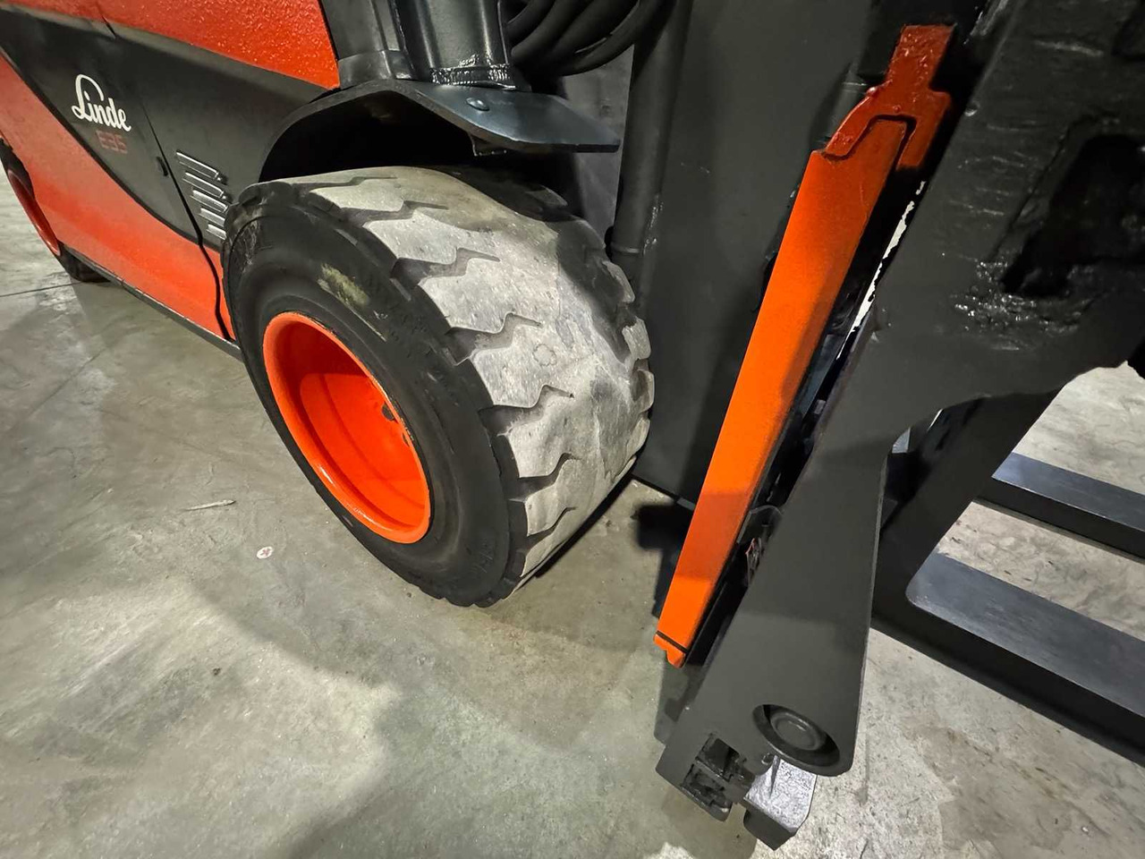 Motviktstruck 06/2023 SERVICE + UVV 11/2026 LINDE E35HL 3.500KG 3.+4. VALVE 180CM FORK ADJUSTER ELECTRIC FORKLIFT 8.839 HOURS: bild 14 Motviktstruck 06/2023 SERVICE + UVV 11/2026 LINDE E35HL 3.500KG 3.+4. VALVE 180CM FORK ADJUSTER ELECTRIC FORKLIFT 8.839 HOURS: bild 14