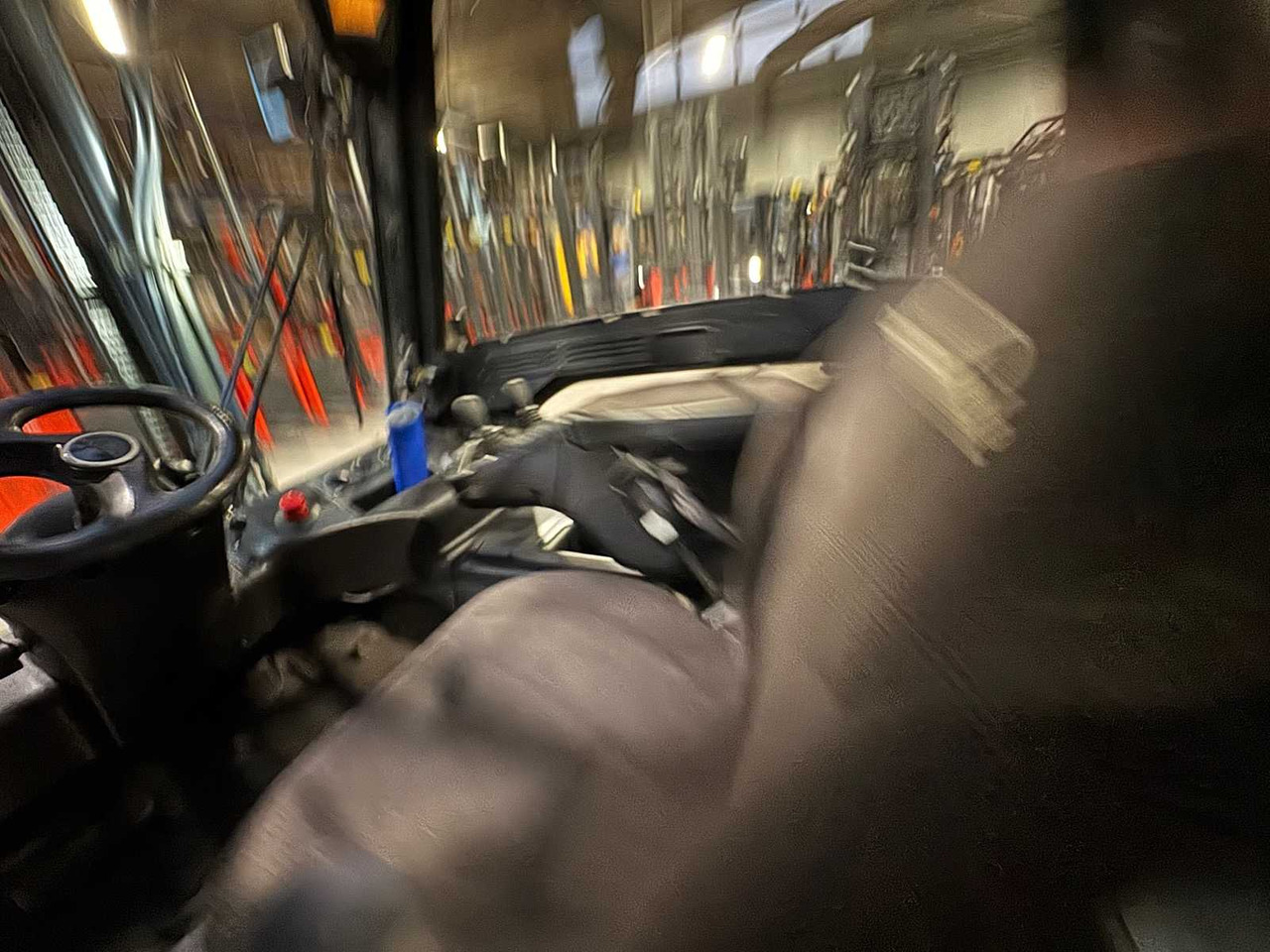 Motviktstruck 06/2023 SERVICE + UVV 11/2026 LINDE E35HL 3.500KG 3.+4. VALVE 180CM FORK ADJUSTER ELECTRIC FORKLIFT 8.839 HOURS: bild 19 Motviktstruck 06/2023 SERVICE + UVV 11/2026 LINDE E35HL 3.500KG 3.+4. VALVE 180CM FORK ADJUSTER ELECTRIC FORKLIFT 8.839 HOURS: bild 19