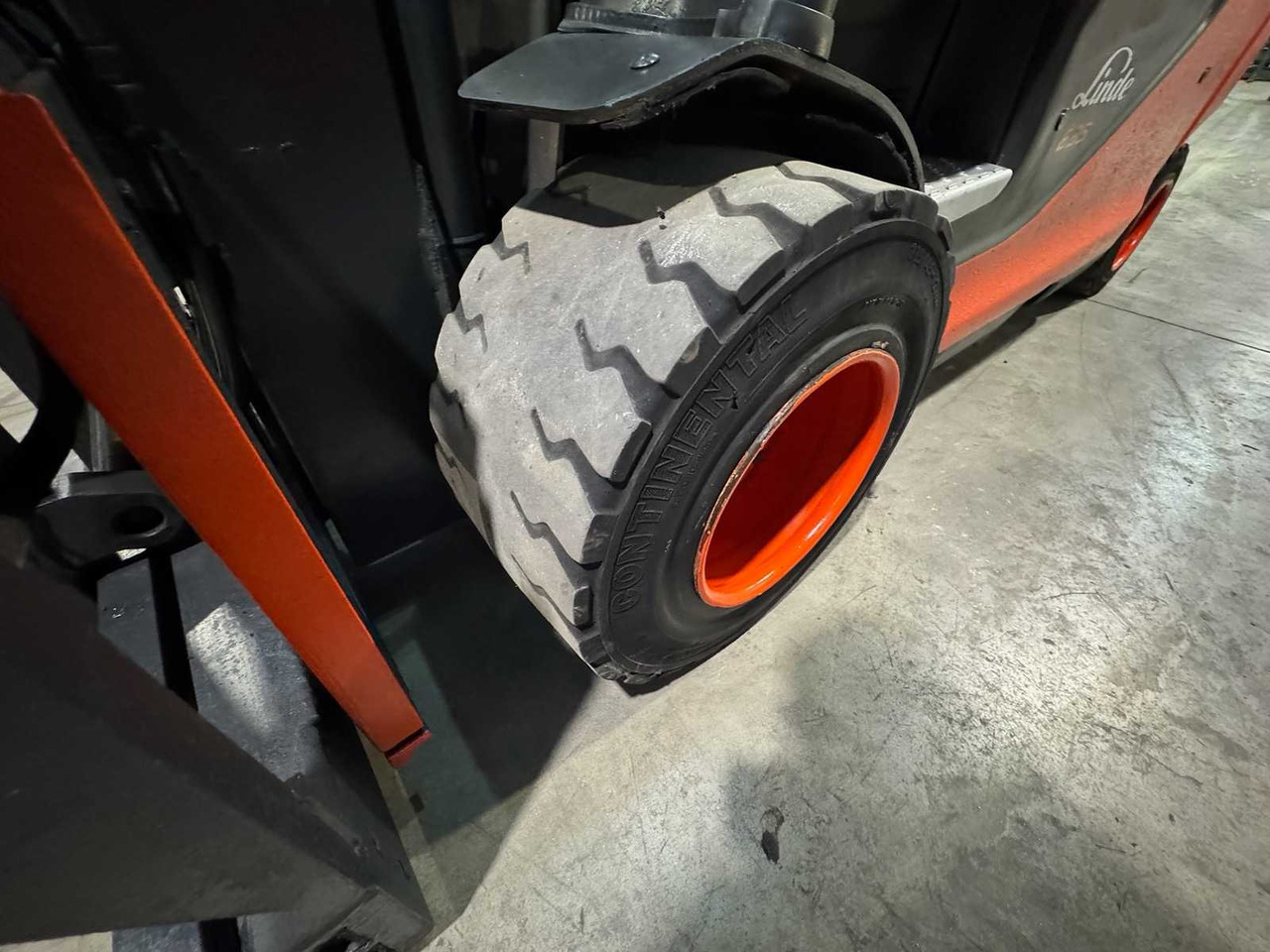 Motviktstruck 06/2023 SERVICE + UVV 11/2026 LINDE E35HL 3.500KG 3.+4. VALVE 180CM FORK ADJUSTER ELECTRIC FORKLIFT 8.839 HOURS: bild 13 Motviktstruck 06/2023 SERVICE + UVV 11/2026 LINDE E35HL 3.500KG 3.+4. VALVE 180CM FORK ADJUSTER ELECTRIC FORKLIFT 8.839 HOURS: bild 13